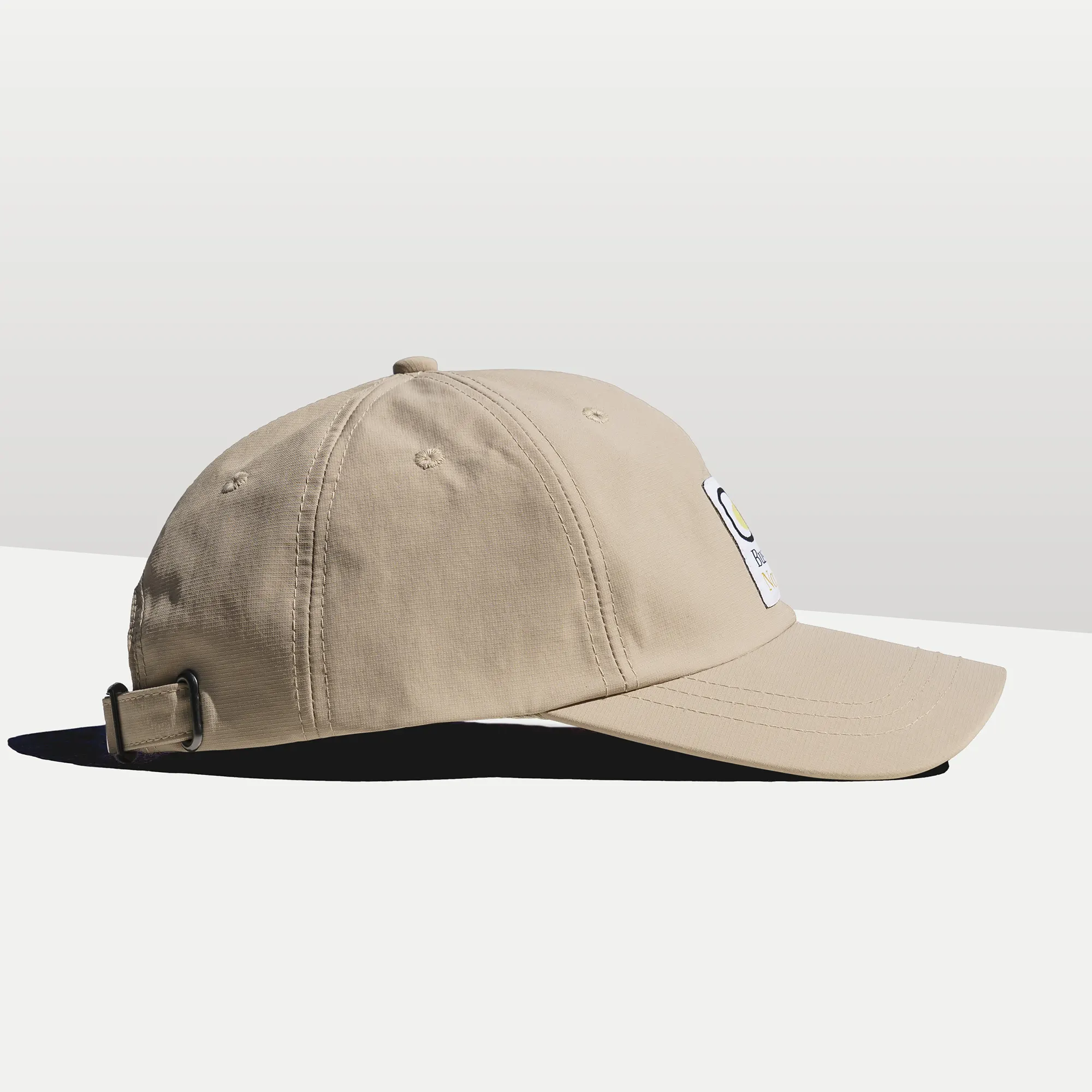 Entdecke die Hat of Growth von Business Nomad: stilvolle 6-Panel-Baseball-Cap aus Mini Ripstop Fabric in khaki