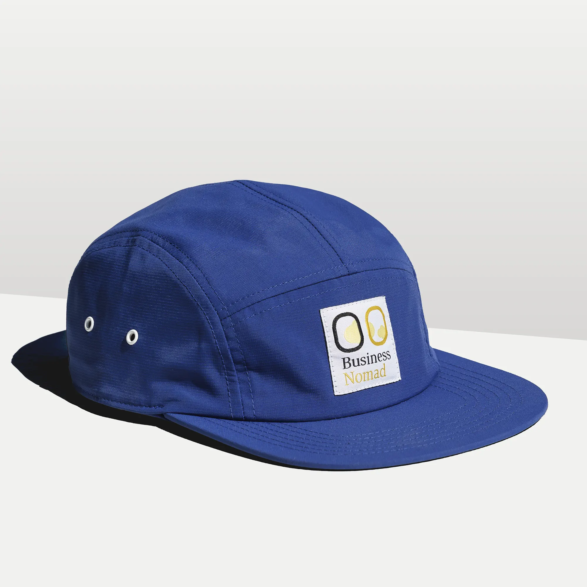 Entdecke die Hat of New Work von Business Nomad: stylishe 5-Panel-Cap aus Mini Ripstop Fabric in blau
